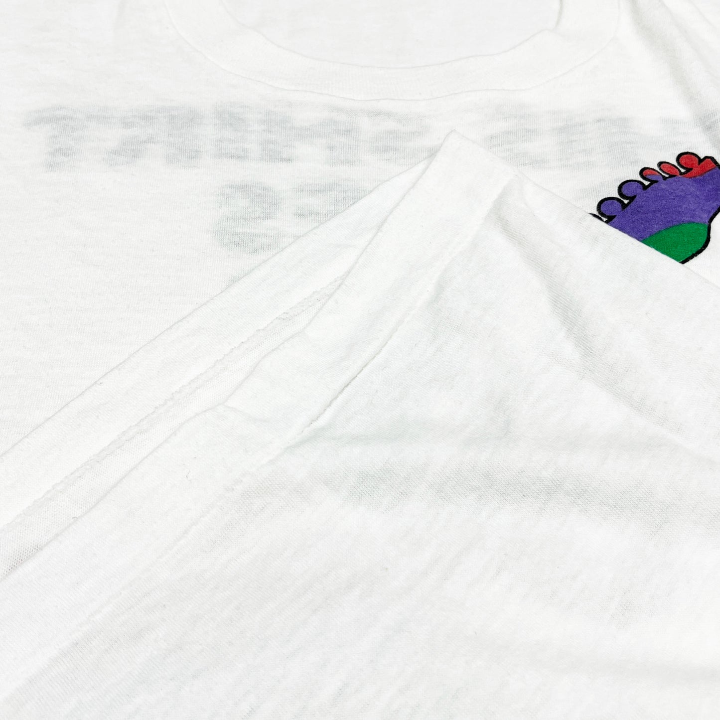 80s SCREEN STARS ''LIVE AID'' 両面プリントTシャツ L ディテール 3 Tシャツの裏側にあるブランドタグの詳細な写し