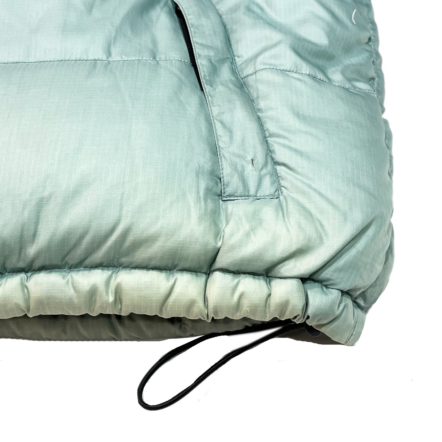 90s North Face Nuptse JKT "Ice Teal" XL ブランドタグ 12 白ベースに黒の肩とロゴ 青緑色の主体色