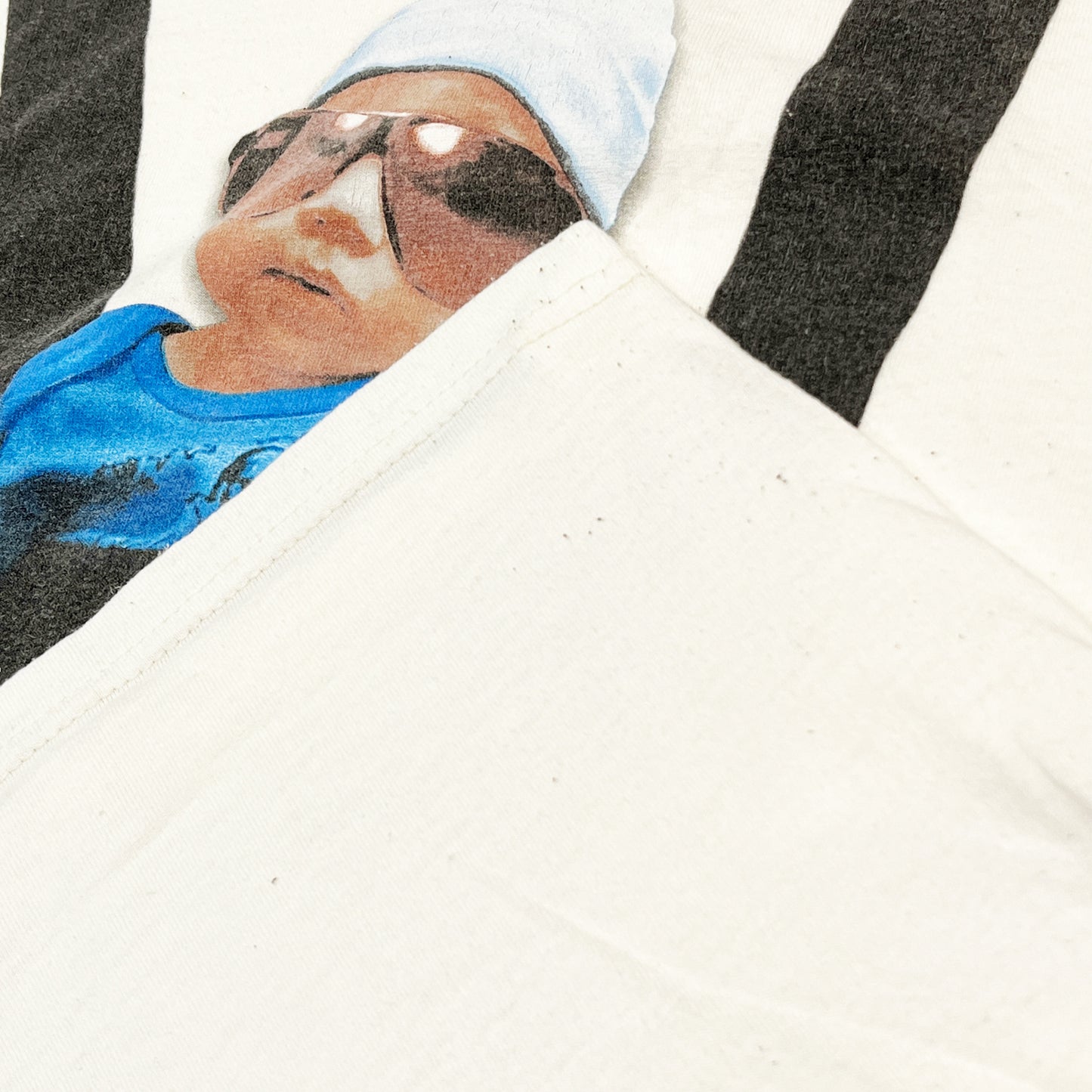 00s FRUIT OF THE LOOM The HANGOVER T L ディテール プリントの袖口部分 白ベースの生地とプリントのディテール