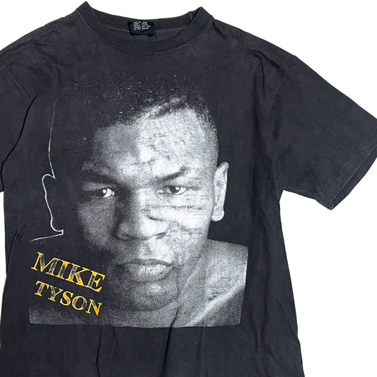 90s GALAXY Mike Tyson T L 平置き 1 黒ベースにMike Tysonの顔プリント 黄色文字で"MI