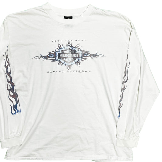 90s Harley Davidson L/S T XXL 平置き 1 白ベースに黒と青のグラフィックプリント 両袖に火炎のデザイン