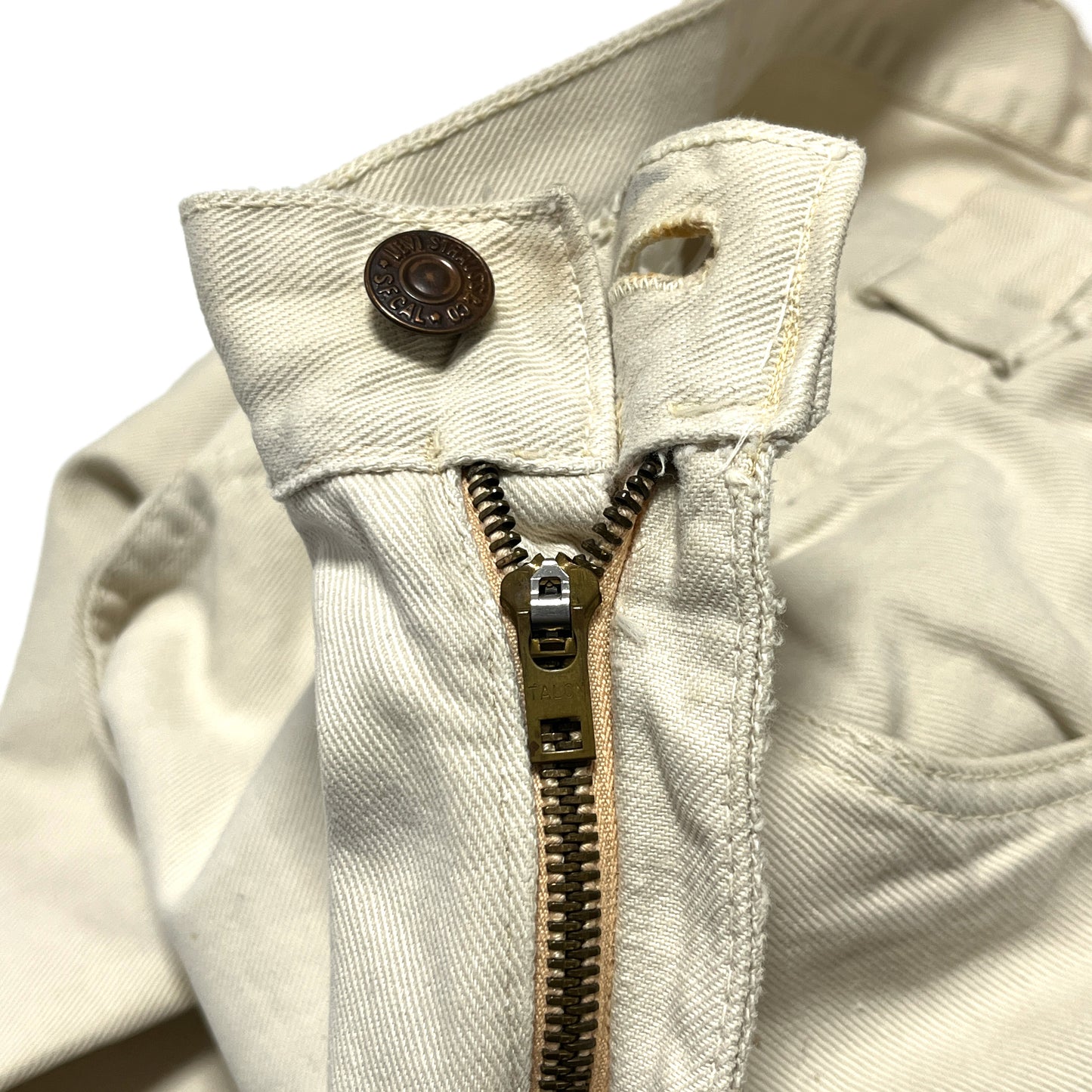 60s〜 Levi's 白タブ Big-E カツラギ PT W31.5 L28 ディテール 1 ボタン 縫い目 素材の質感