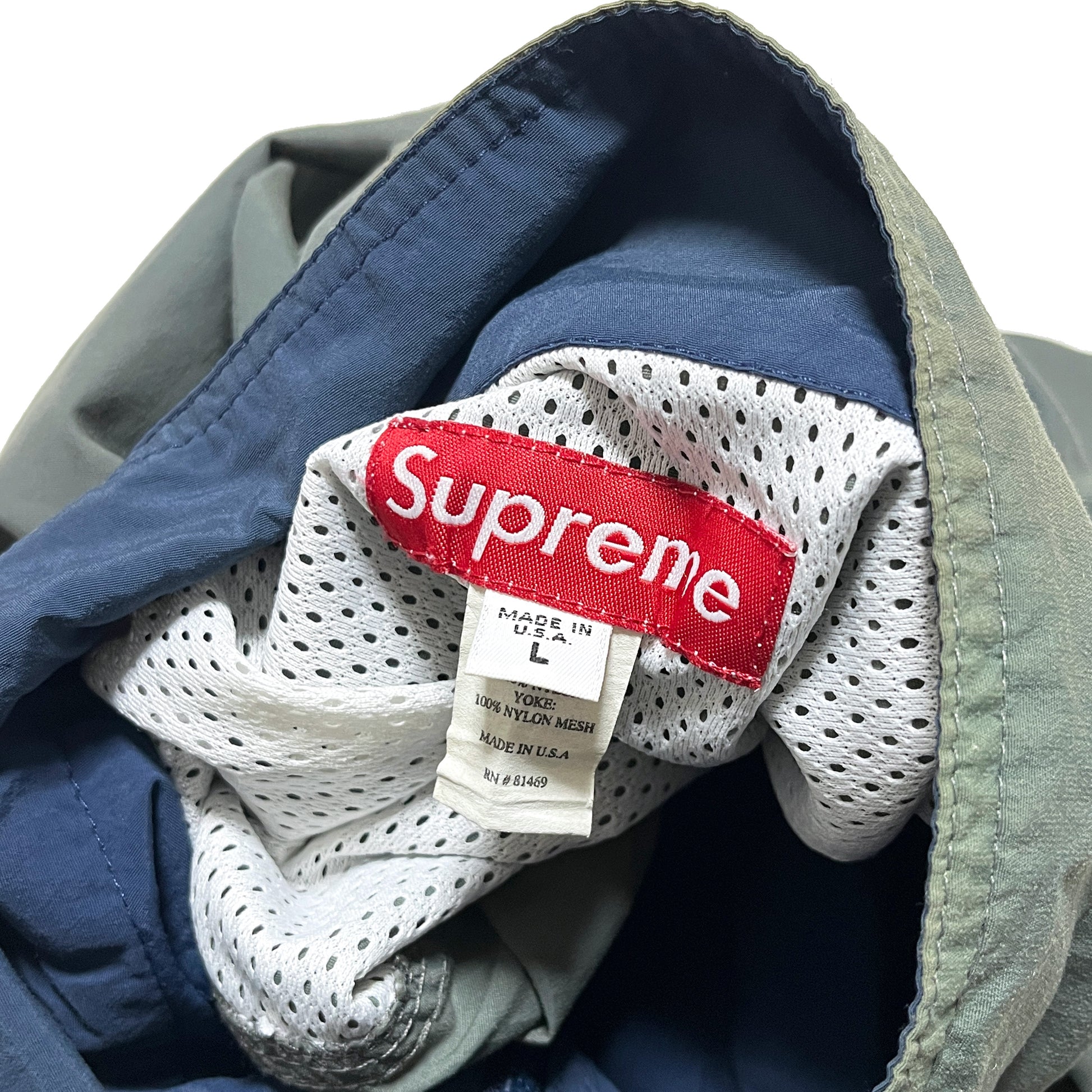 90s シュプリーム Supreme パタゴニアサンプリング ナイロンジャケット L ブランドタグ Supremeの赤いタグとサイズラベル