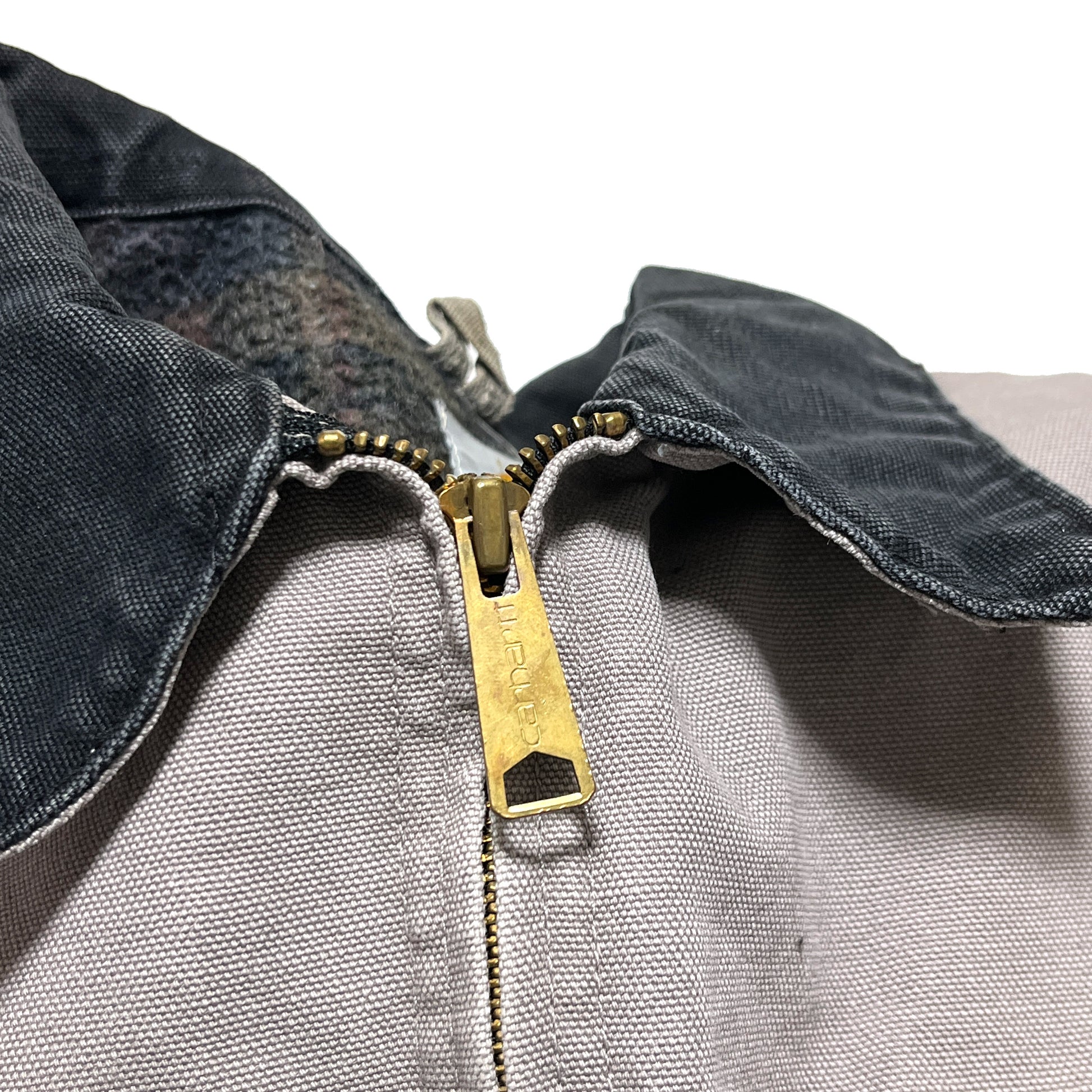 80s〜 Carhartt DETROIT JKT グレー レアカラー XXL ブランドタグ 3 グレーのジーンジャケットのタグ