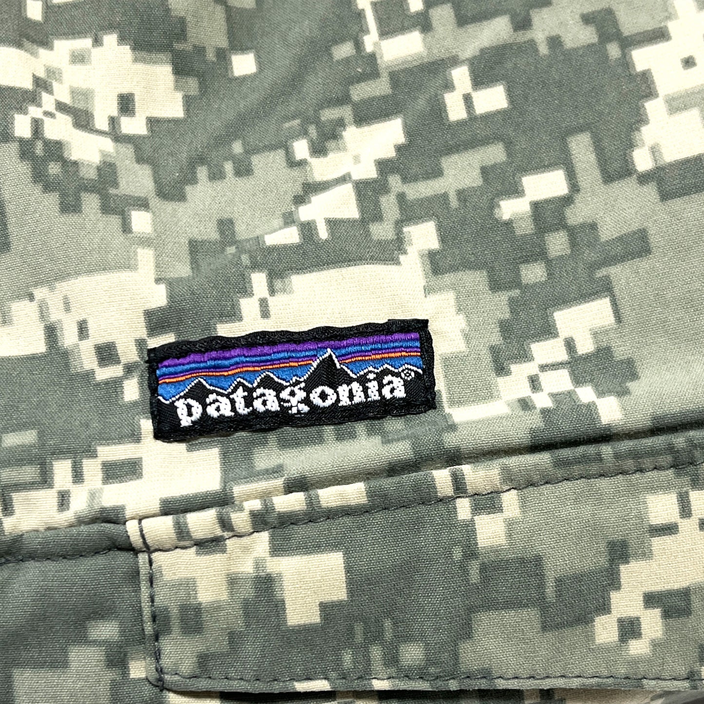 00s PATAGONIA MARS REVERSIBLE PILE JKT L ブランドタグ 3 パタゴニアタグ デジタルサイバーアーク（DS）迷彩 半袖 ボ