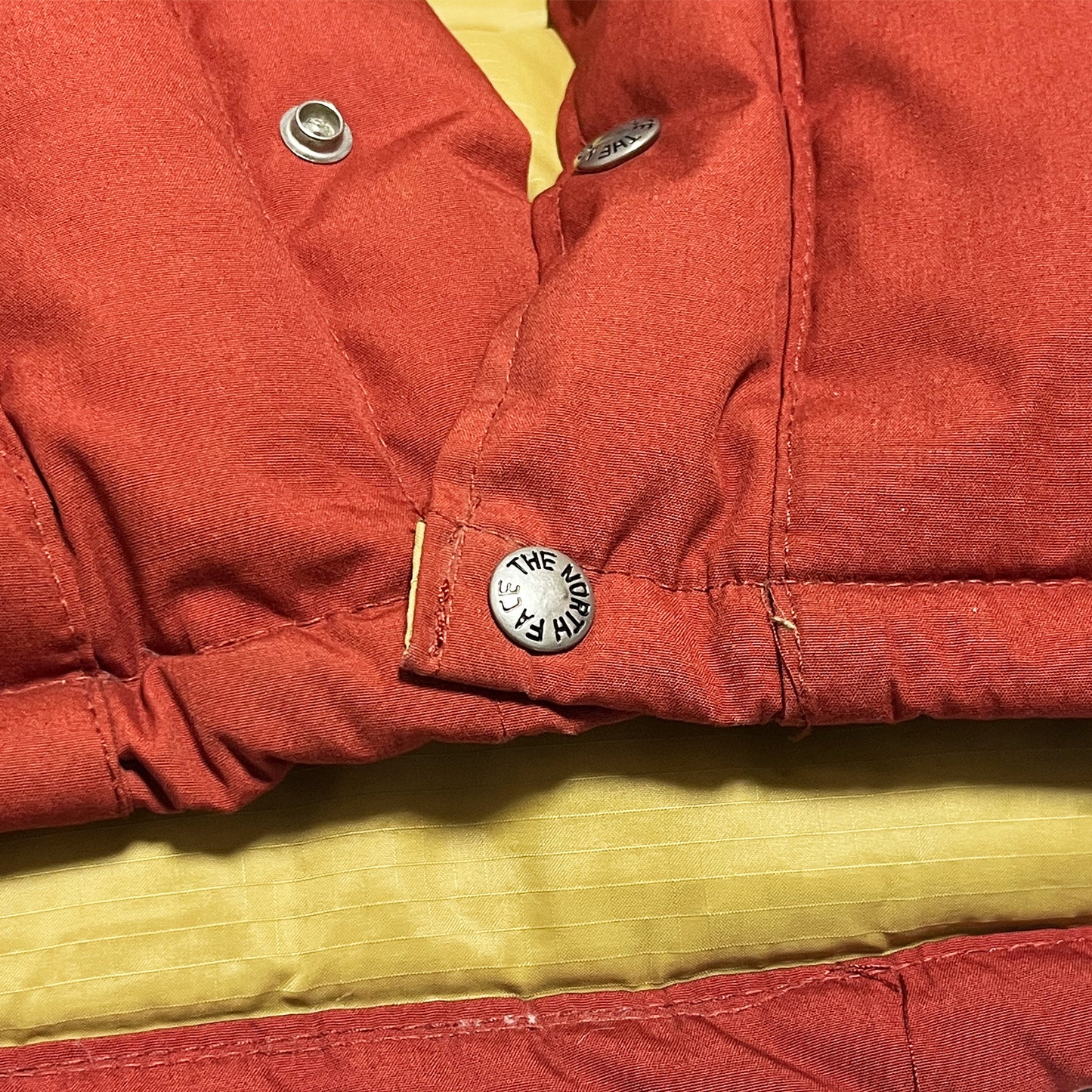 80s THE NORTH FACE Vest レンガ色 好カラー L ディテール ボタン 縫い目 黄色い内衬