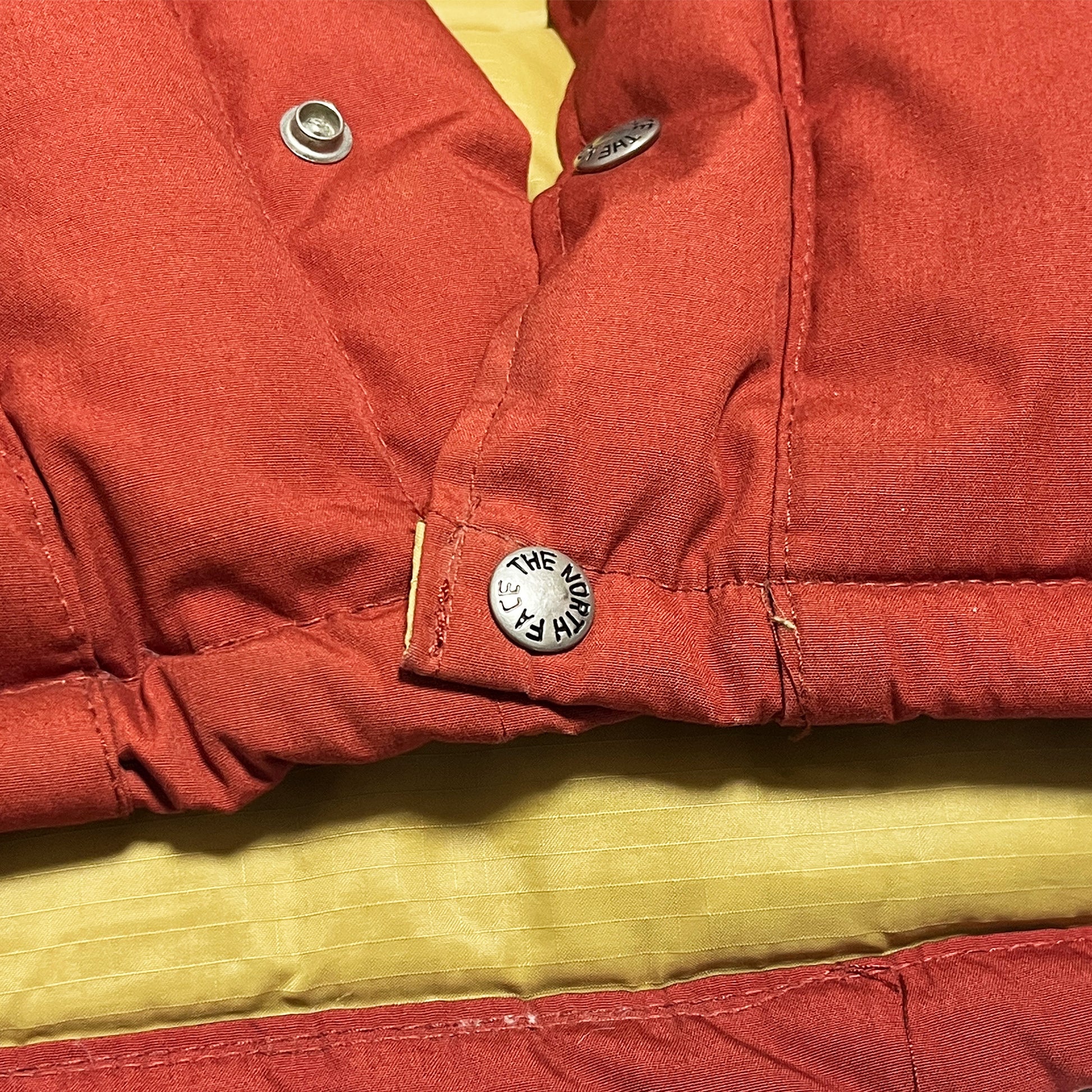 80s THE NORTH FACE Vest レンガ色 好カラー L ディテール ボタン 縫い目 黄色い内衬