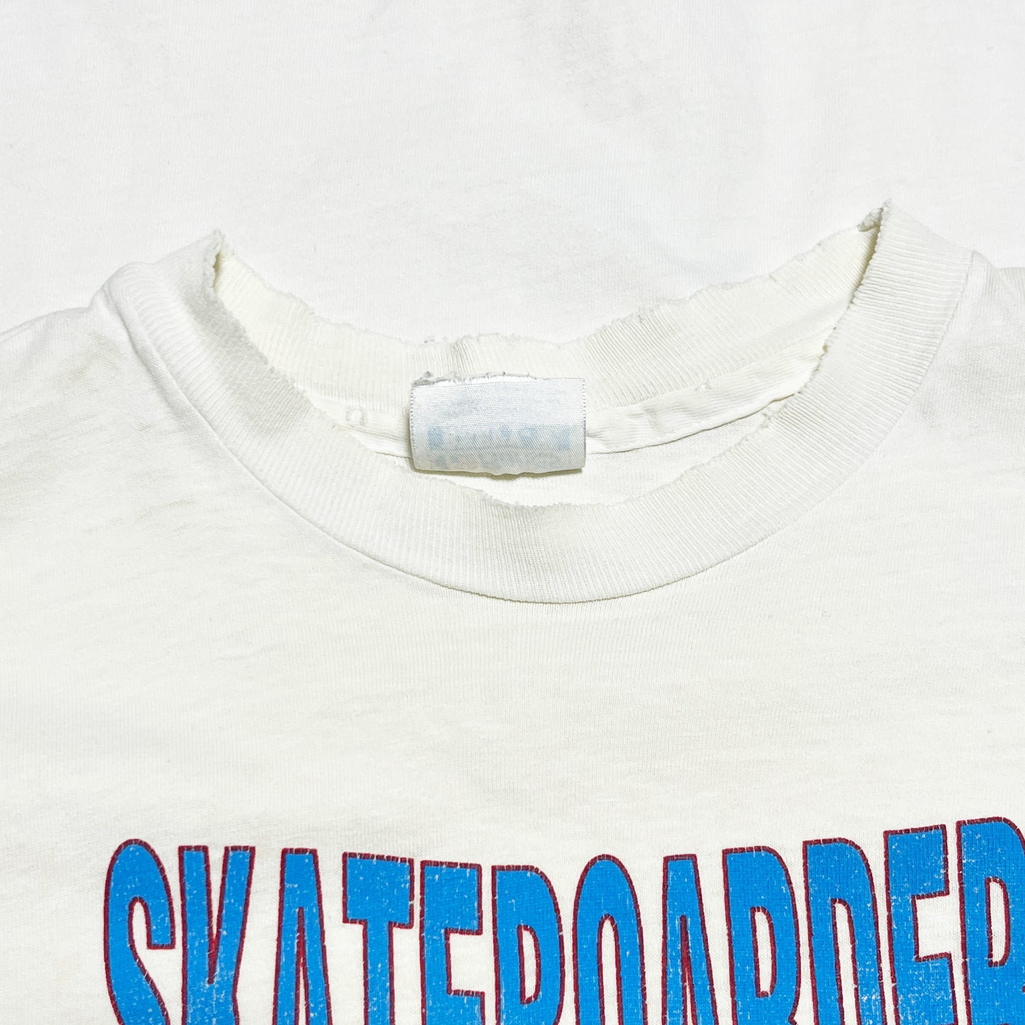80s〜 Hanes THRASHER T L ディテール 1 SKATEBOARDERS文字のディテール 白ベース 若干の