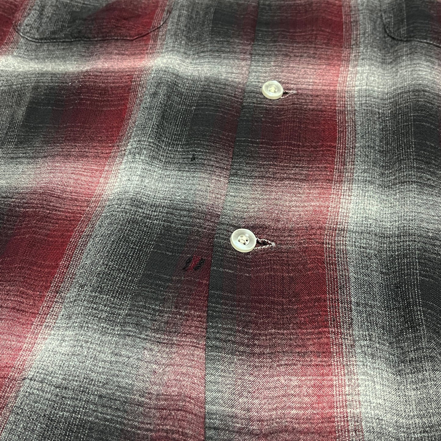 60s〜 TOWNCRAFT Rayon L/S SH オンブレ L ディテール 3 赤・黒・グレーのチェック柄 ボタン 縫い目