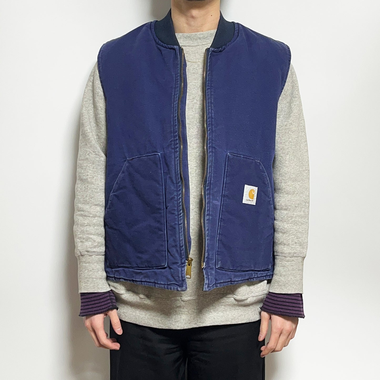 93s Carhartt Duck Vest ネイビー XL モデル着用 モデルが着用 グレーシャツ 紫の袖口