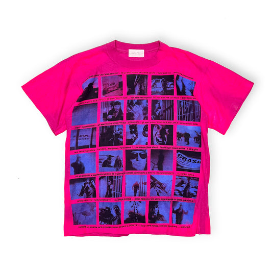90s HELTER SKELTER "Vasco Rossi" T M 平置き 鮮やかなピンク色 プリントは青と黒のストライプで構成され 文