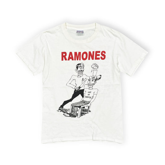 90s Allsport RAMONES T S 平置き 白ベースに赤い'RAMONES'文字と黒いイラストプリント