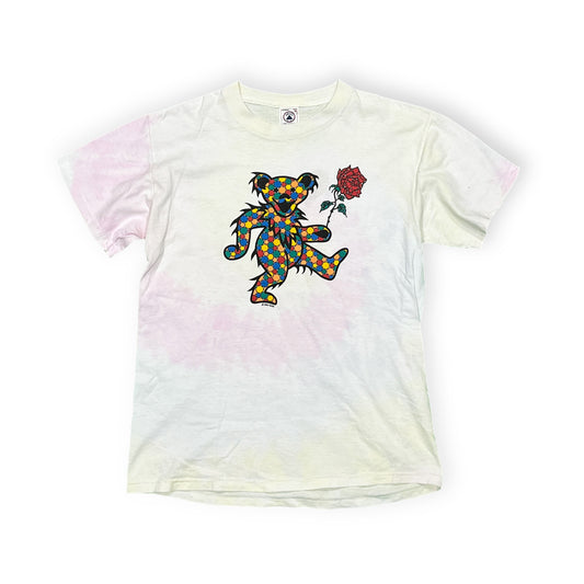 90s DELTA Gratefuldead Dead Bear T M 平置き 白ベースのTシャツに グリッドパターンのデッドベアと赤いバラ