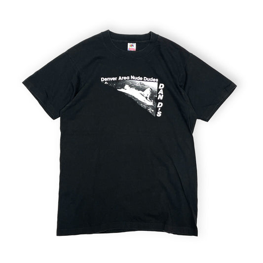 90s FRUIT OF THE LOOM Nude T L 平置き 黒Tシャツ 前面に'Denver Area Nude Dud